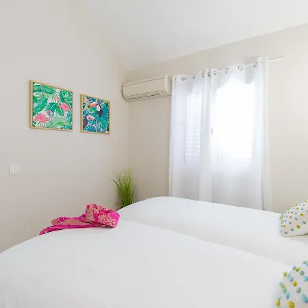 Leticia Apartament *